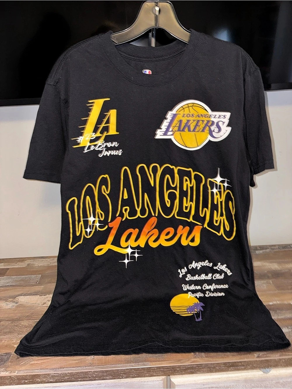 NBA Los Angeles Lakers LeBron James Graphic Tee Size Medium